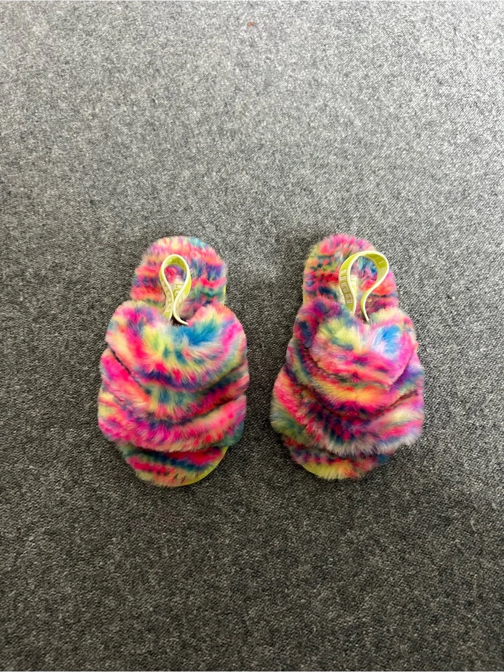 UGG Kids Rainbow Fuzzy Slide Slippers - Multicolor size US 9